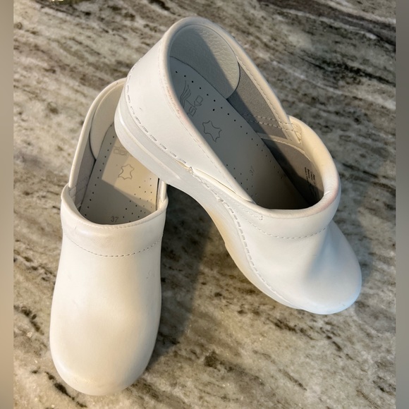 Dansko white Nursing Clogs size 37 - Picture 1 of 4